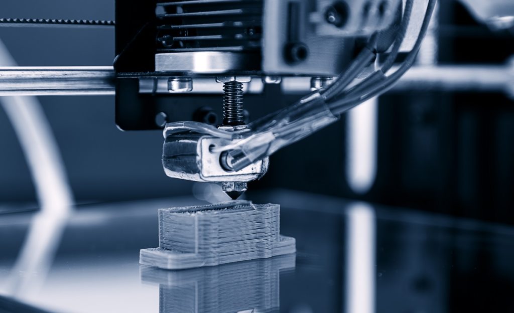 Elektronischer dreidimensionaler Kunststoffdrucker während der Arbeit